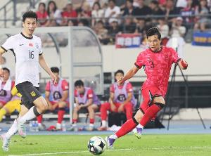 巴顿生涯首次代表国足先发出战，此前4次均是替补登场